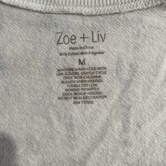 It’s all bueno white crew next shirt with pattern - Picture 6 of 6